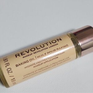 Revolution Baking Oil – 0.61 fl oz / 18 ml (Hydrating Makeup Prep Oil)